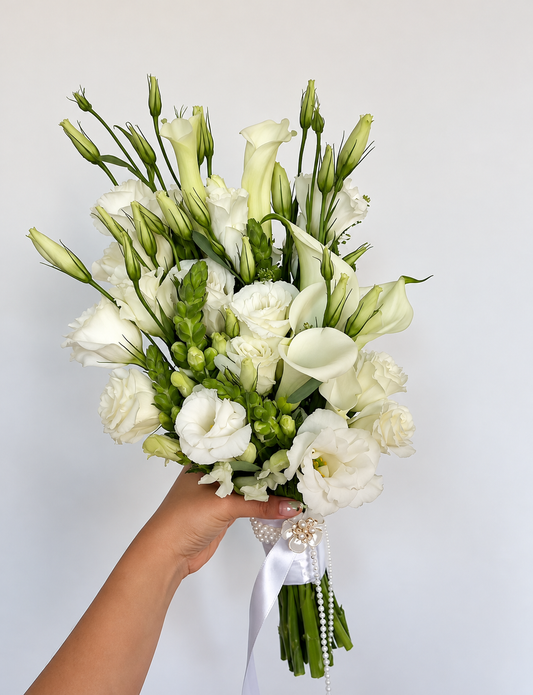 Flowers for Minimalist Weddings That Feel Intentional