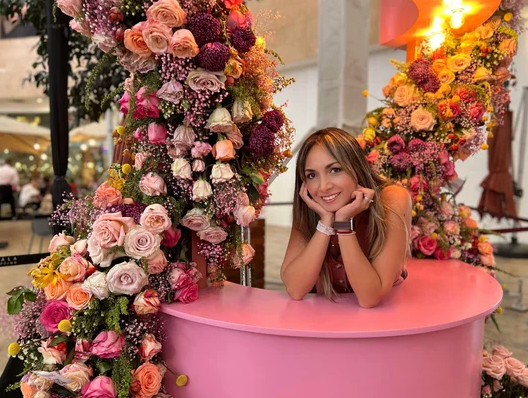 bride with flowers and meaning of these flowers