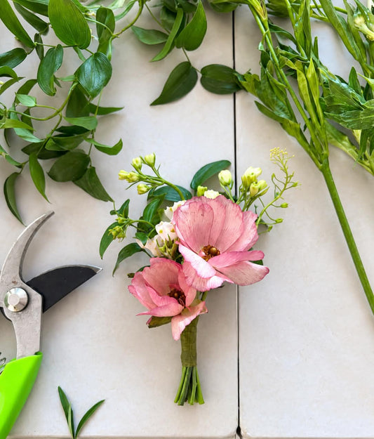 Boutonniere Guide for Weddings and Special Events
