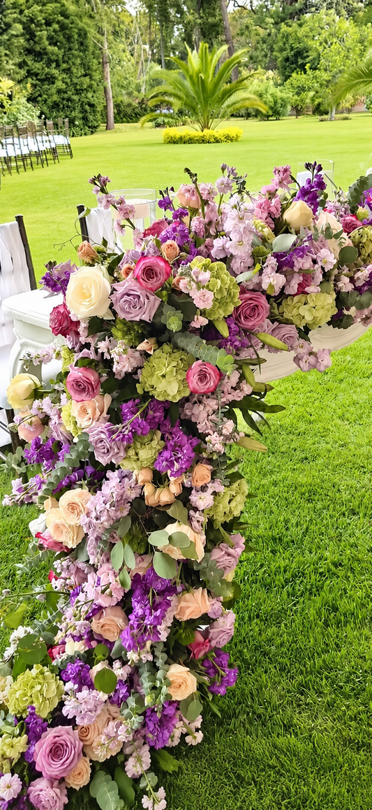 10 Best Blooms for Table Garlands That Last